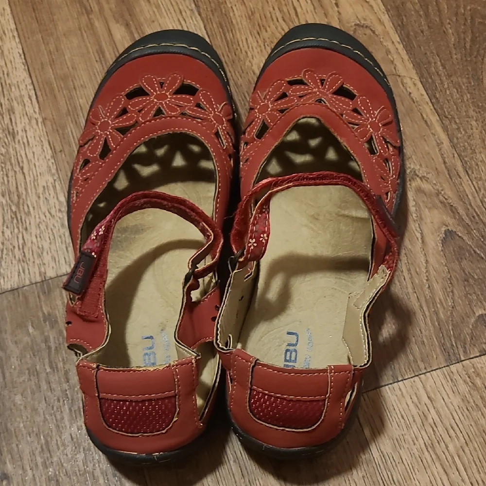 JBU Women's Red Floral Cut-Out Flats - Picture 2 of 8